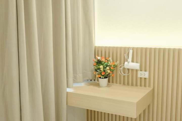 Room 12 of 77