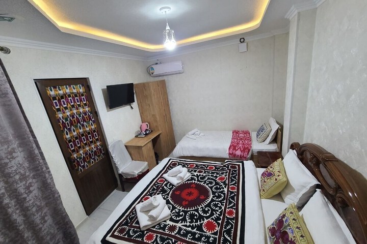 Room 21 of 102