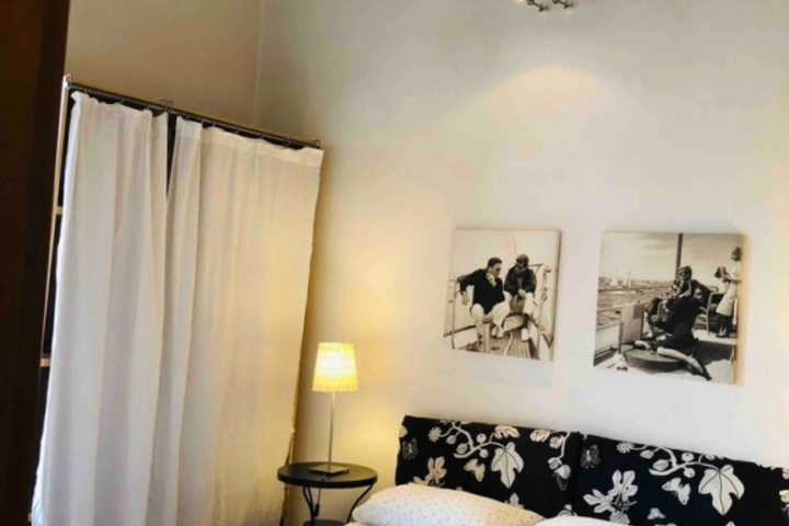 Room 2 of 10