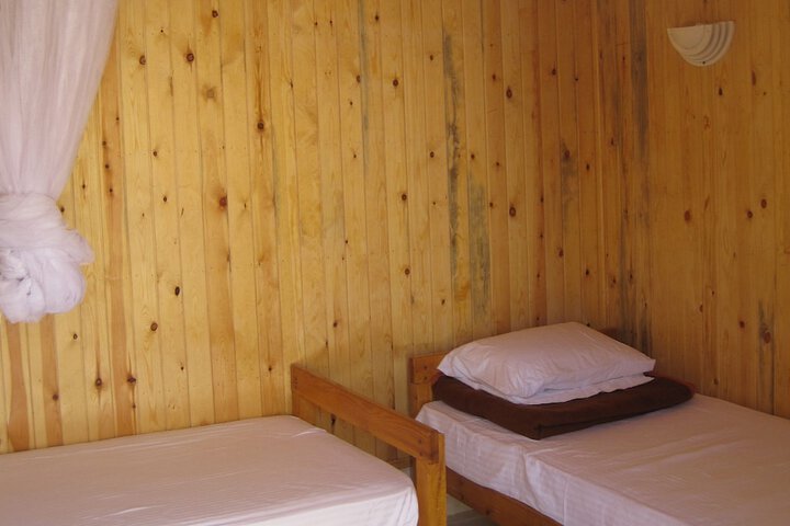 Room 4 of 98