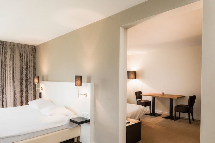 Room 17 of 46