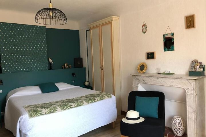 Room 2 of 29