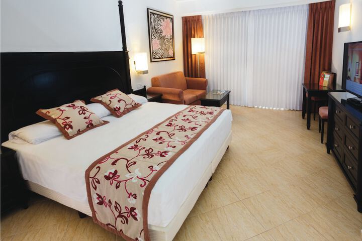 Room 5 of 74