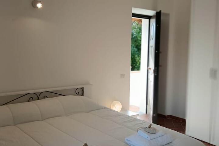 Room 2 of 37