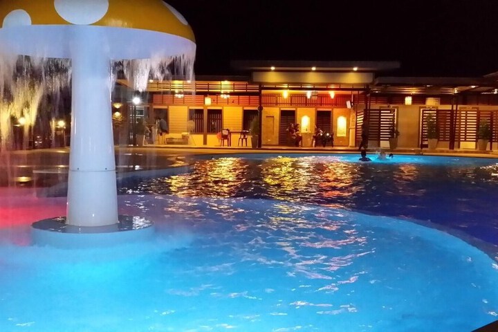 Pools & Facilities