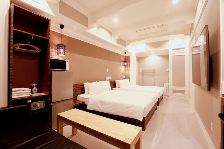 Room 27 of 77