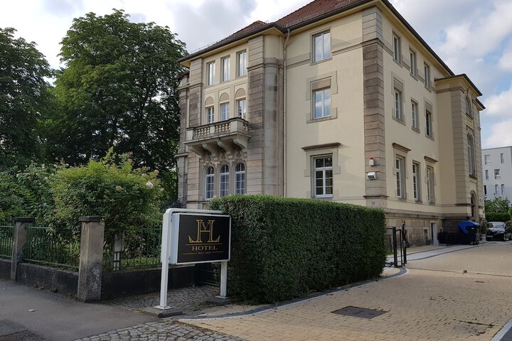 Hotel 76 of 79