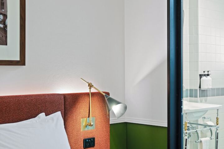 Room 11 of 30