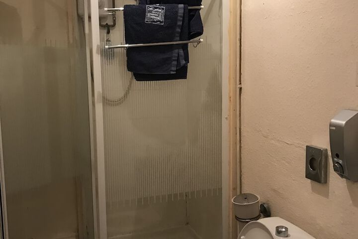 Room 26 of 34