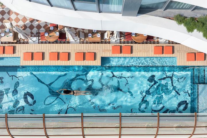 Pool 43 of 75