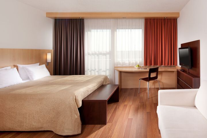 Room 9 of 44