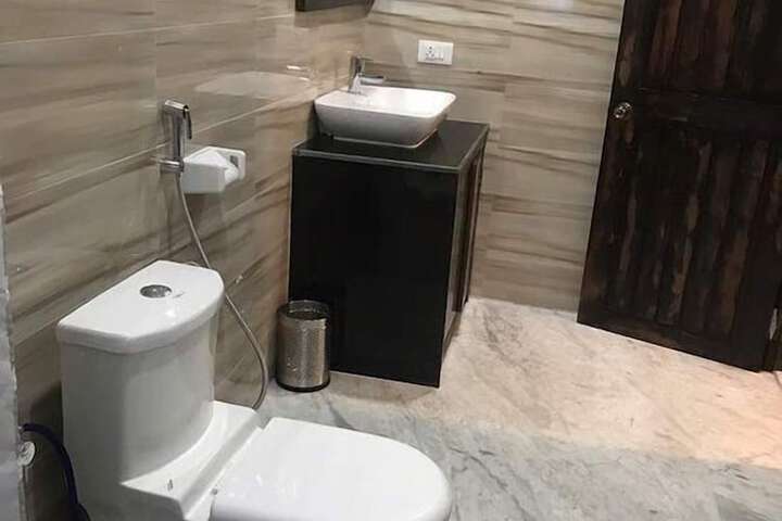 Room 10 of 19
