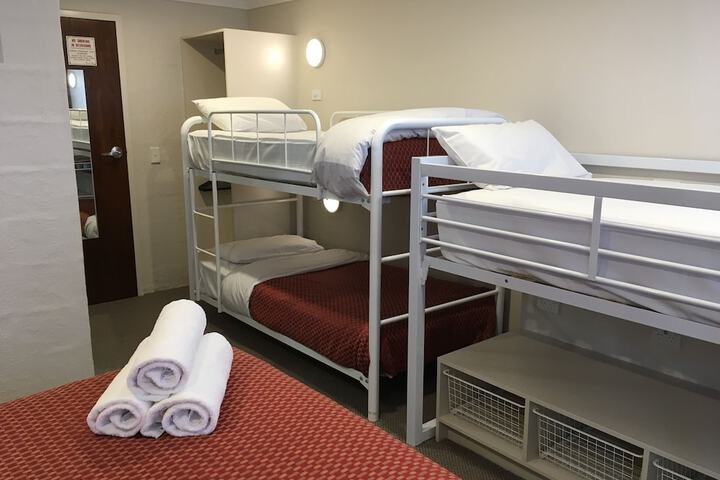 Room 11 of 33