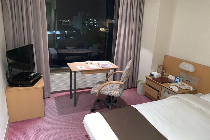 Room 7 of 104