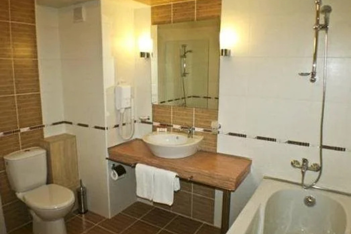 Room 9 of 20