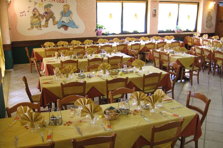 Dining 38 of 60