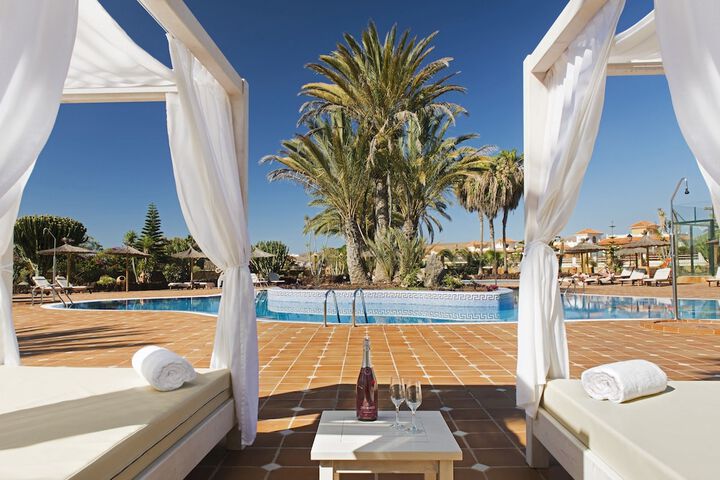 Hotel Pool