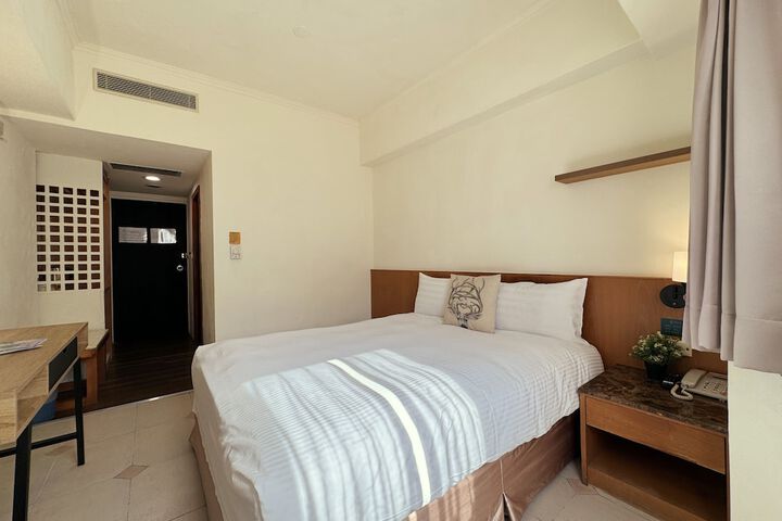Room 8 of 62