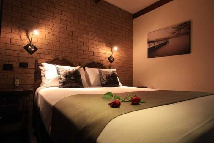Room 3 of 43