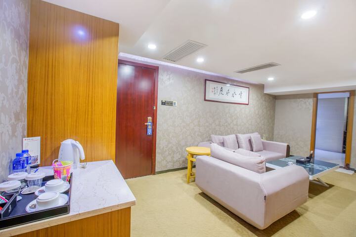 Room 11 of 31