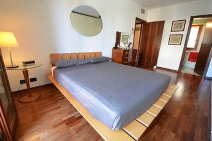 Room 21 of 29