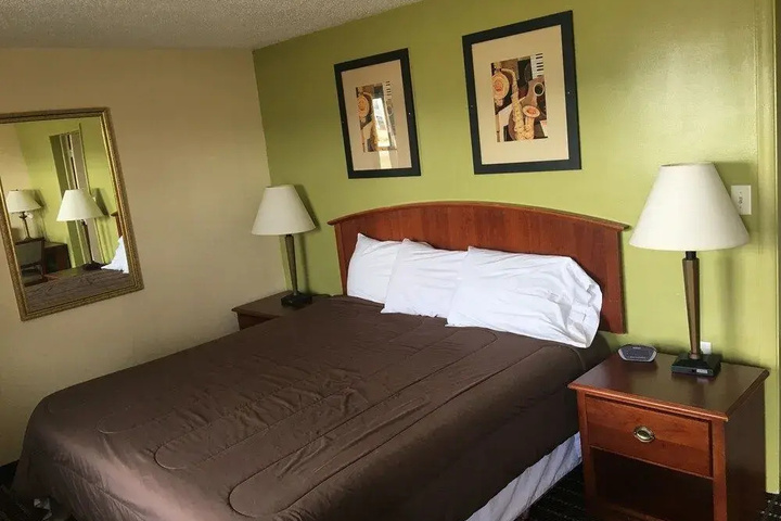 Room 2 of 8