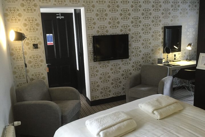 Room 8 of 25
