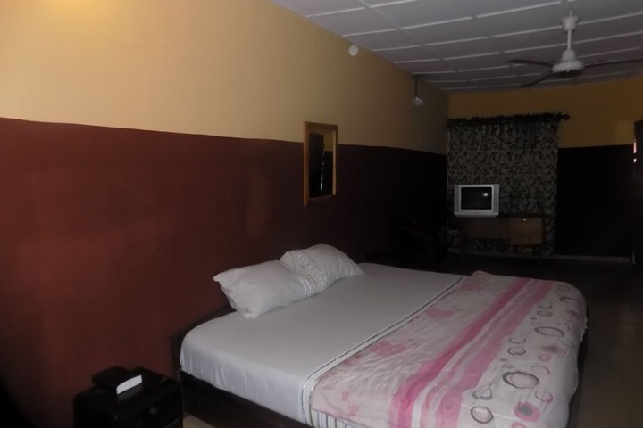 Room 8 of 17