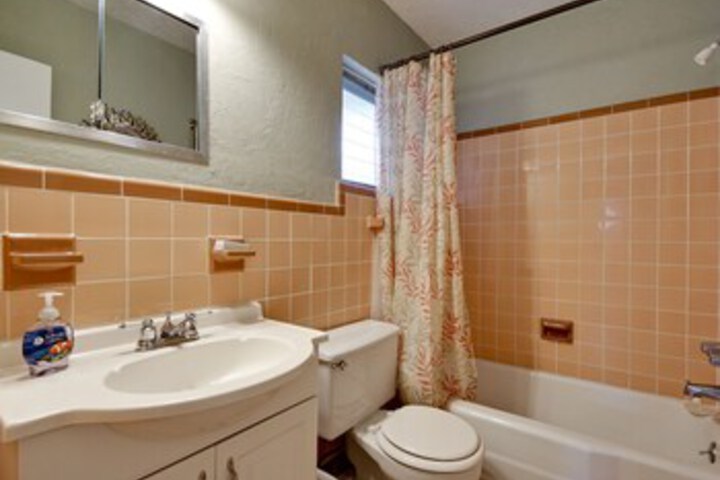 Room 6 of 33