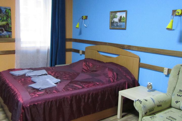 Room 10 of 93