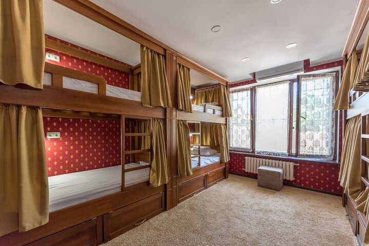 Room 15 of 68