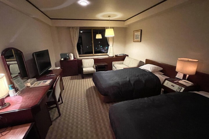 Room 24 of 105