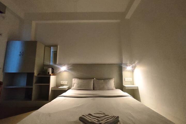 Room 8 of 20