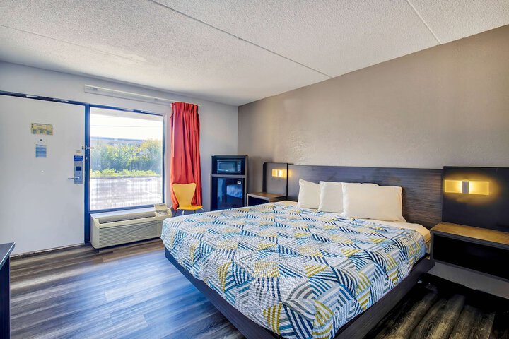 1 King Bed (7 of 14)