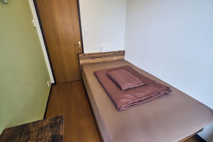 Room 21 of 77