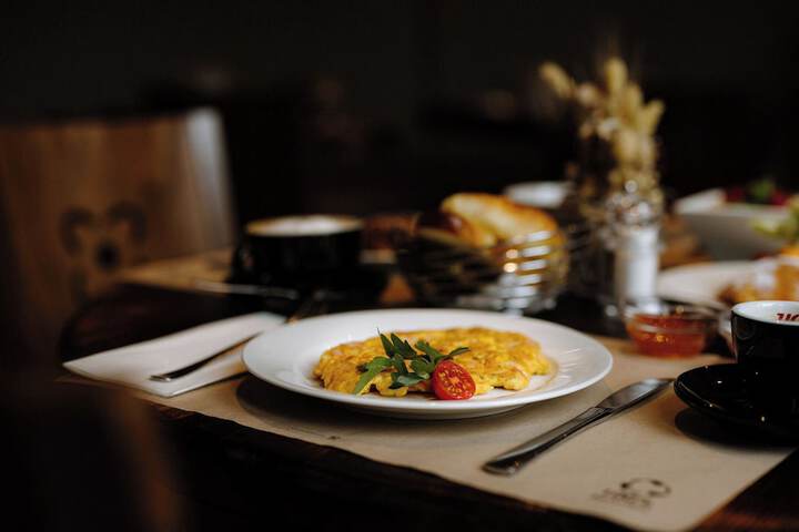 Breakfast/Coffee Service 63 of 97