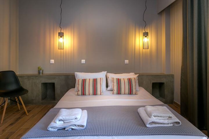Room 3 of 43