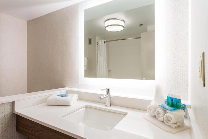 King Hearing Mobility Accessible Tub (12 of 15)