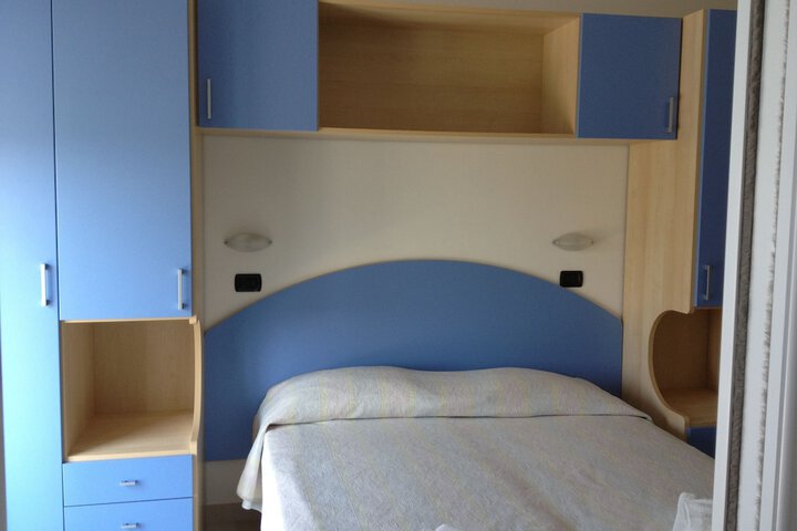 Room 12 of 36