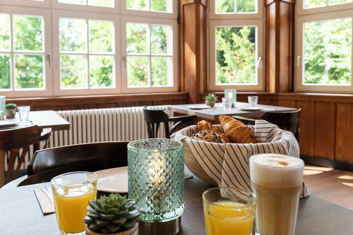 Breakfast/Coffee Service 27 of 32
