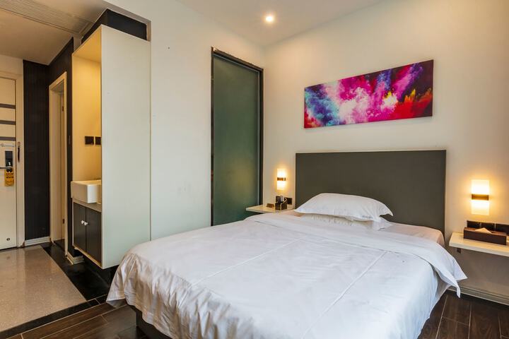 Room 17 of 31