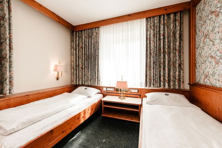 Room 6 of 24