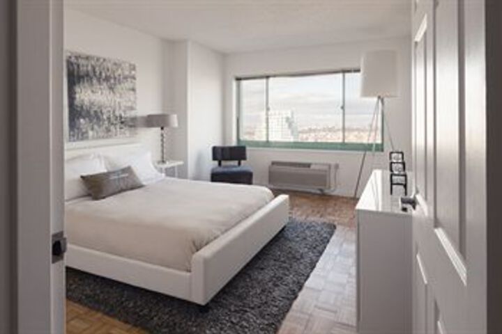 Room 17 of 28