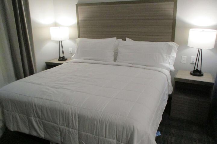 1 King Bed (1 of 11)