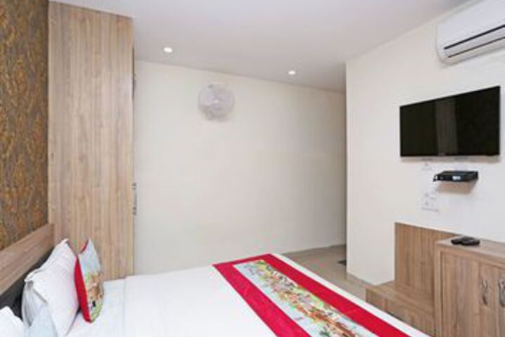 Room 18 of 25