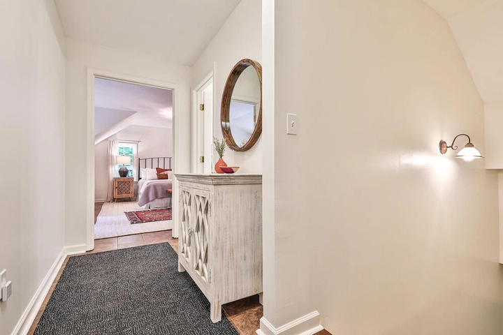 Room 3 of 27