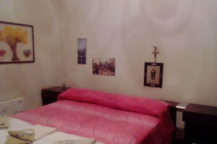Room 7 of 9