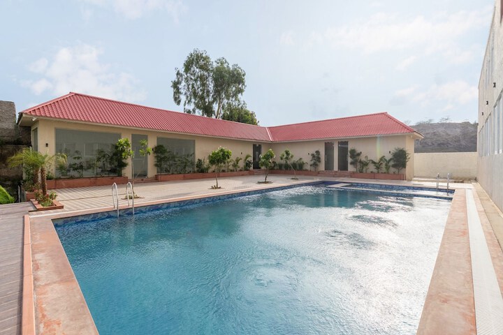 Pool 47 of 76