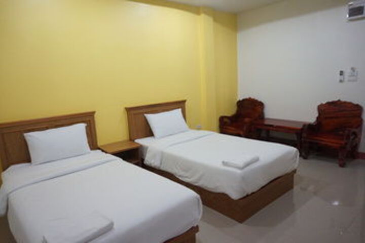Room 7 of 18
