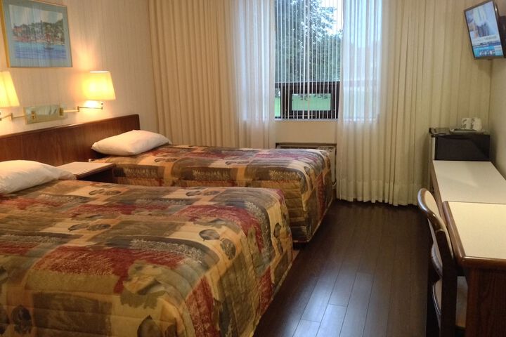 Room 13 of 34
